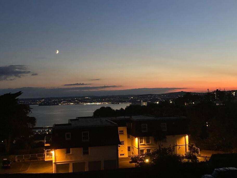 Number 7 Torquay Stunning Sea Views Apartman Kültér fotó