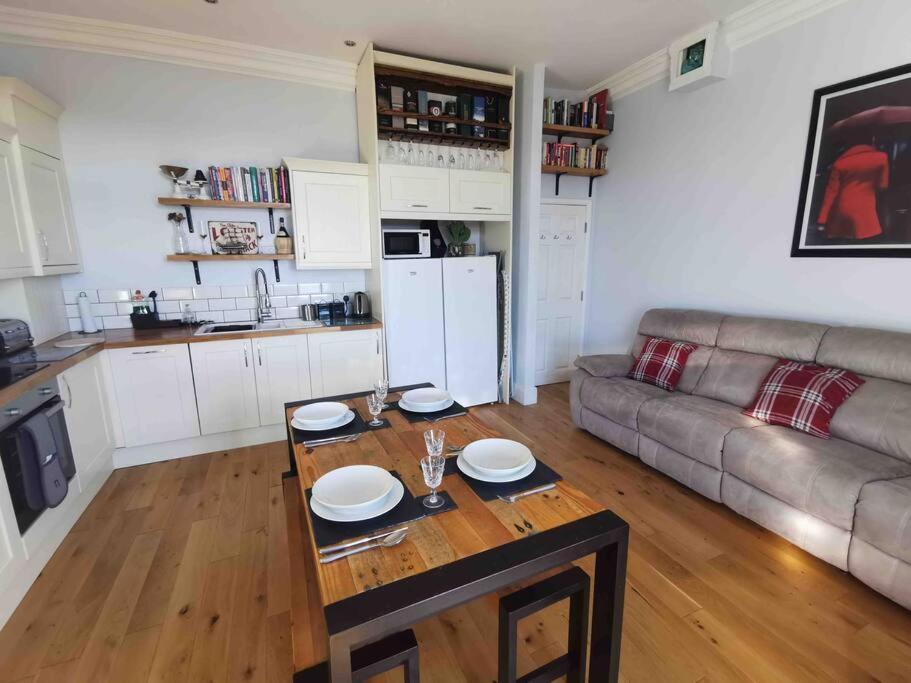 Number 7 Torquay Stunning Sea Views Apartman Kültér fotó