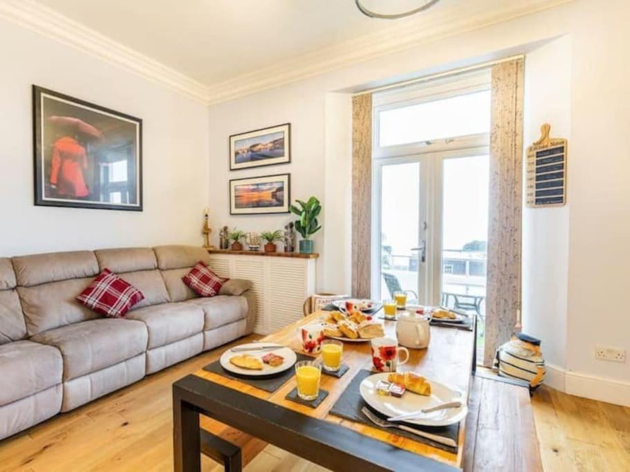 Number 7 Torquay Stunning Sea Views Apartman Kültér fotó